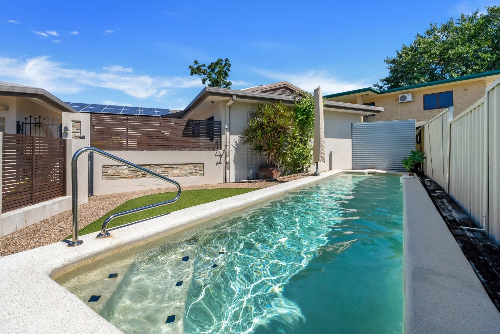 11 Marigold Close, Mooroobool, exterior