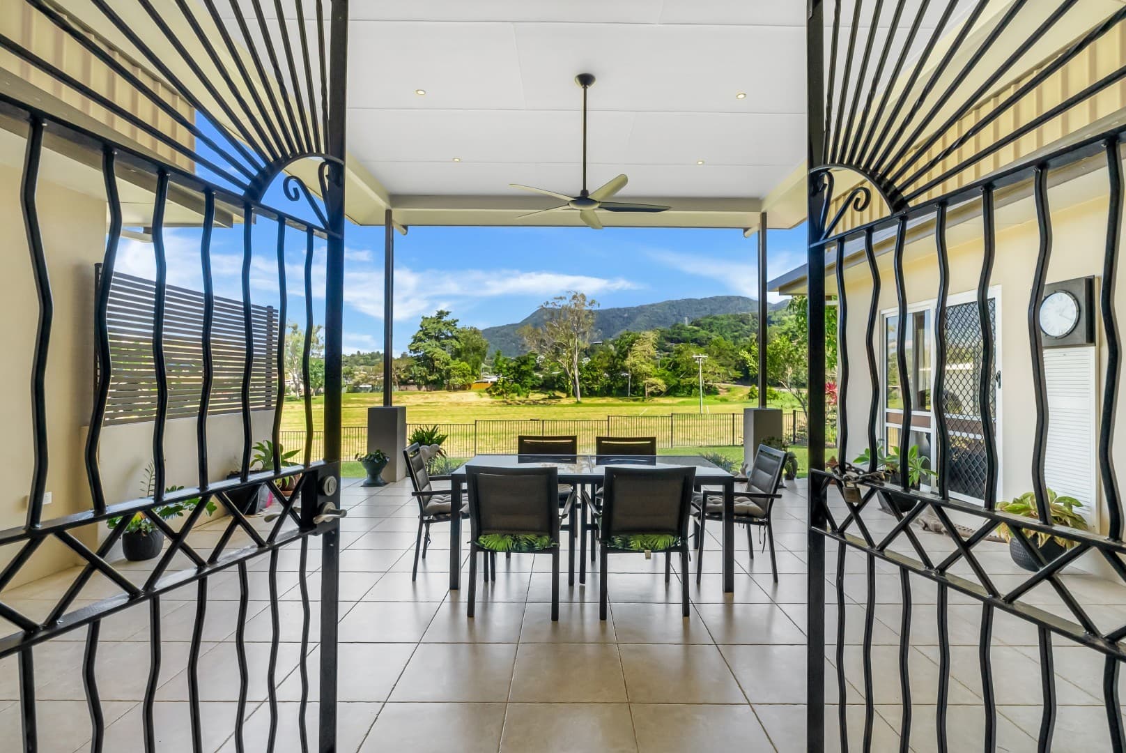 11 Marigold Close, Mooroobool, interior